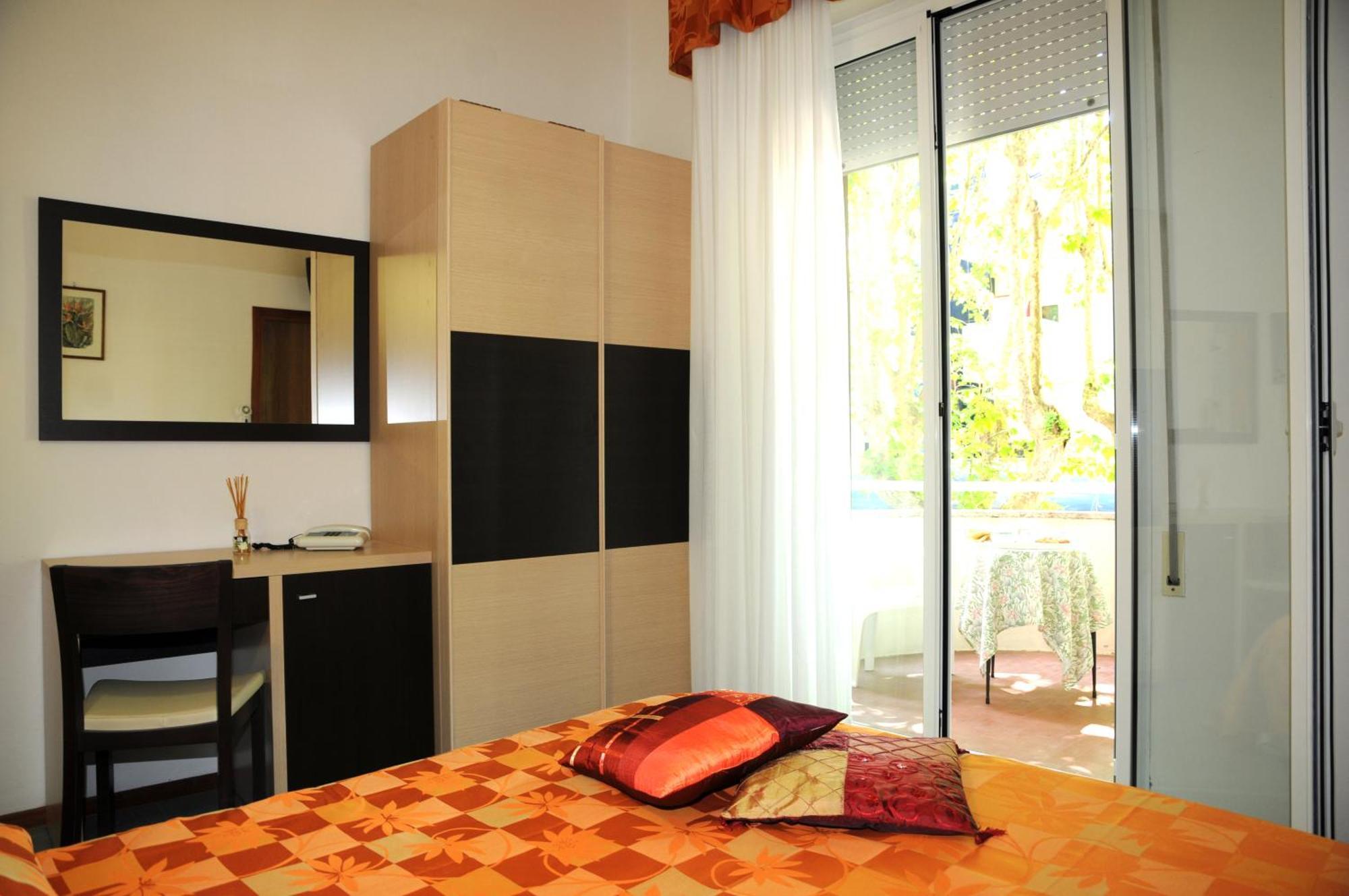 Hotel Flora 3*