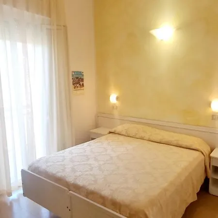 Hotel Flora Bellaria-Igea Marina Zimmer foto