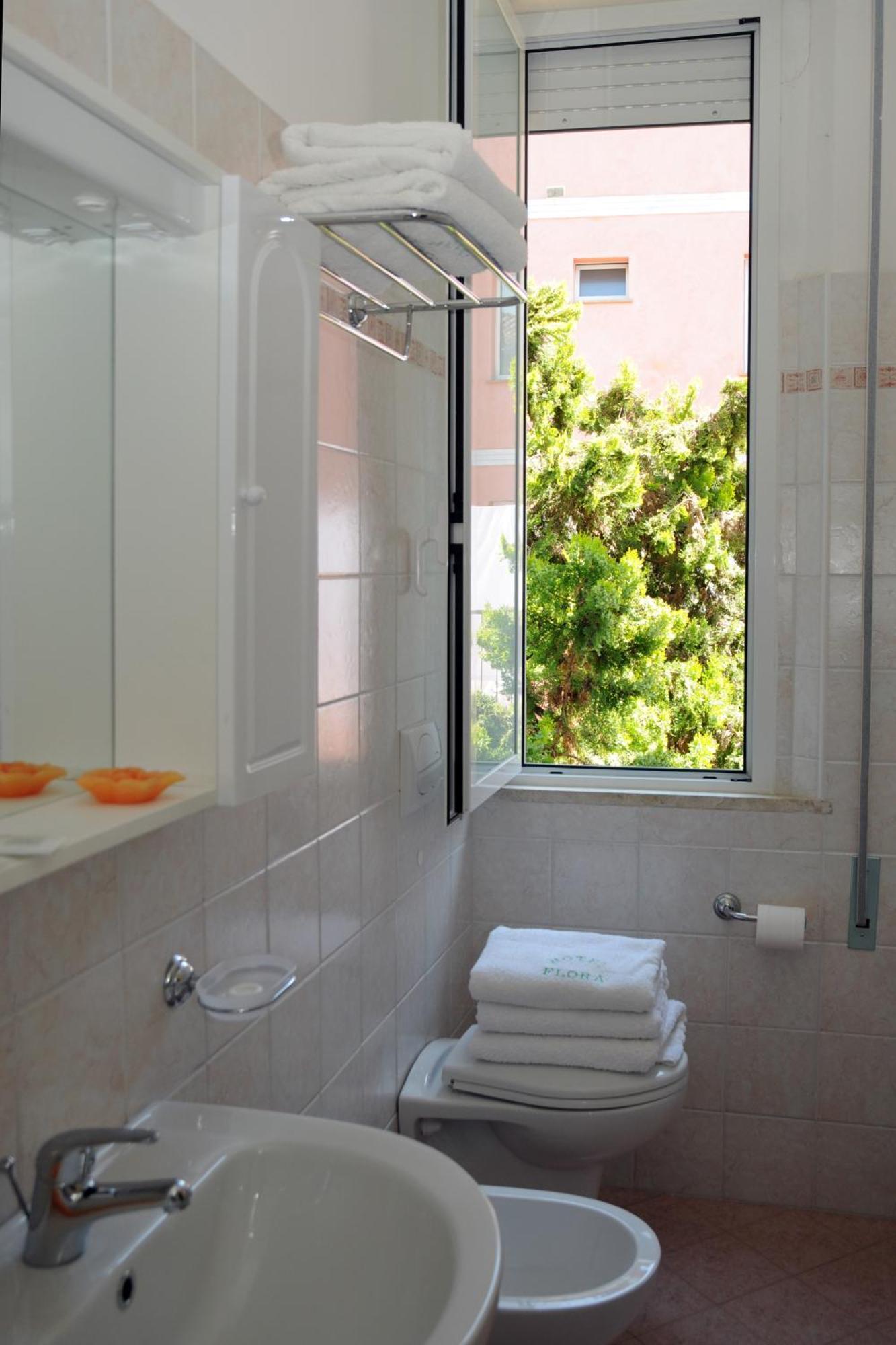 Flora Hotel 3*